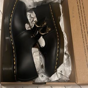 8065 Mary Janes - Dr Martens